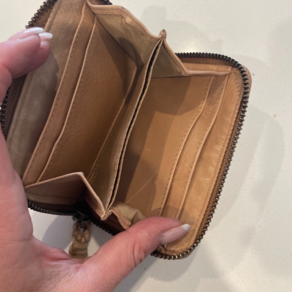 Latico  card leather woven wallet - Picture 3 of 4